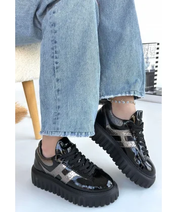 Gesti Siyah Rugan Platin Detaylı Bağcıklı Spor Ayakkabı