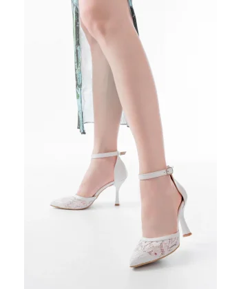 K-404 Beyaz Fileli Çiçek Detaylı  Kadın Topuklu Ayakkabı