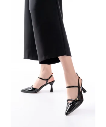 K-6722 Siyah Rugan Toka Detaylı Sivri Burun Kadın Ayakkabı