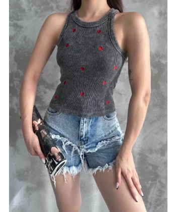 Kalp nakışlı bluz