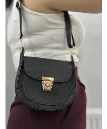 Klasik kapaklı siyah cilt çanta