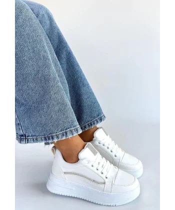 Natte Beyaz Cilt Bağcıklı Spor Ayakkabı