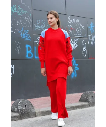 Omuz detaylı kol nakışlı ikili alt üst triko takım kırmızı