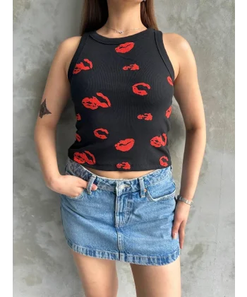 Öpücük baskılı bluz