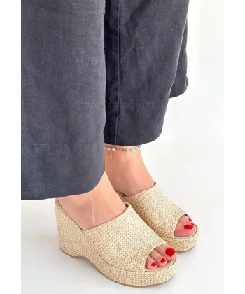 Tlay Bej Hasır Dokumalı Dolgu Topuk Terlik