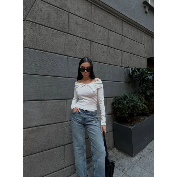 Kelebek yaka uzun kol bluz beyaz