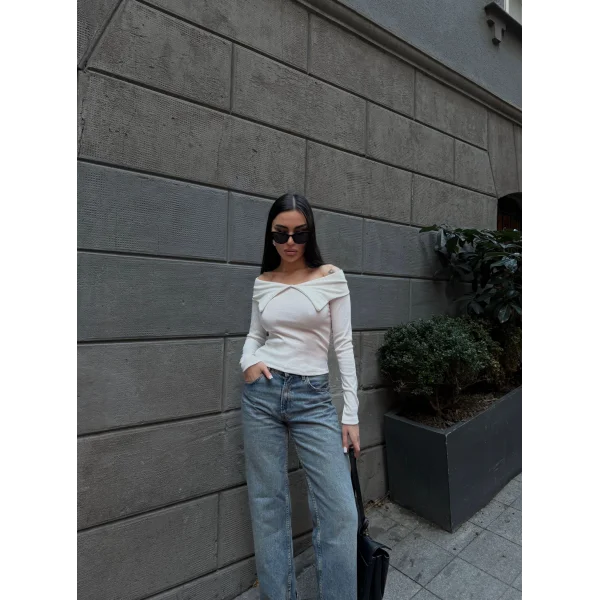 Kelebek yaka uzun kol bluz beyaz