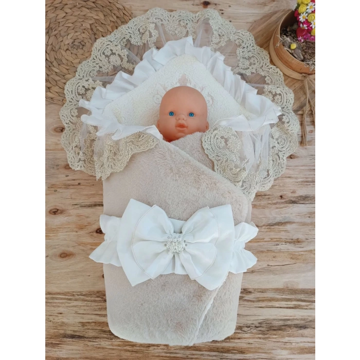 Lenaca Yenidoğan Wool Yün Kumaş Taç Nakışlı Güpür Duvaklı Fiyonk Prizma Taş Unisex Kundak Bebek Battaniyesi
