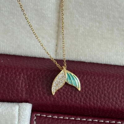 Yeşil Taşlı Zarif Kolye