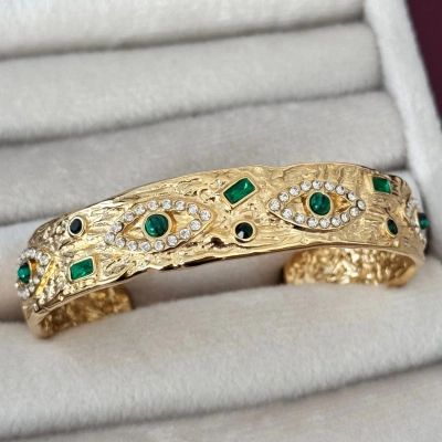 Göz Yeşil Taşlı Sıralı Kelepçe Bileklik Gold