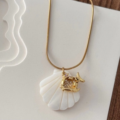 Deniz Kabuğu Balık Charmlı Kolye