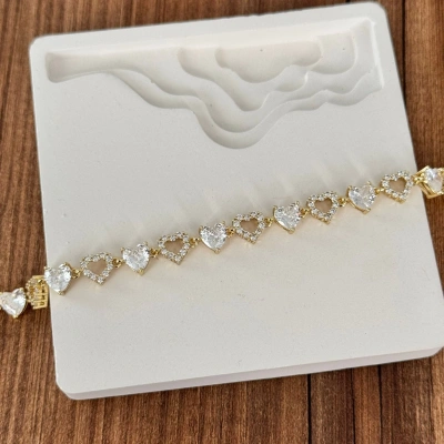 Kalpli Sıralı Taşlı Bileklik