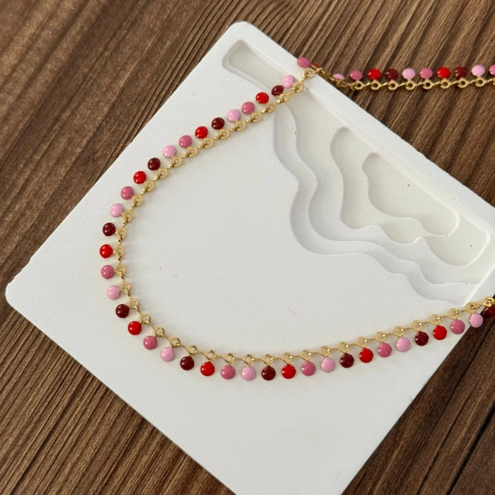 Pembe Temalı Sallantılı Taşlı Kolye