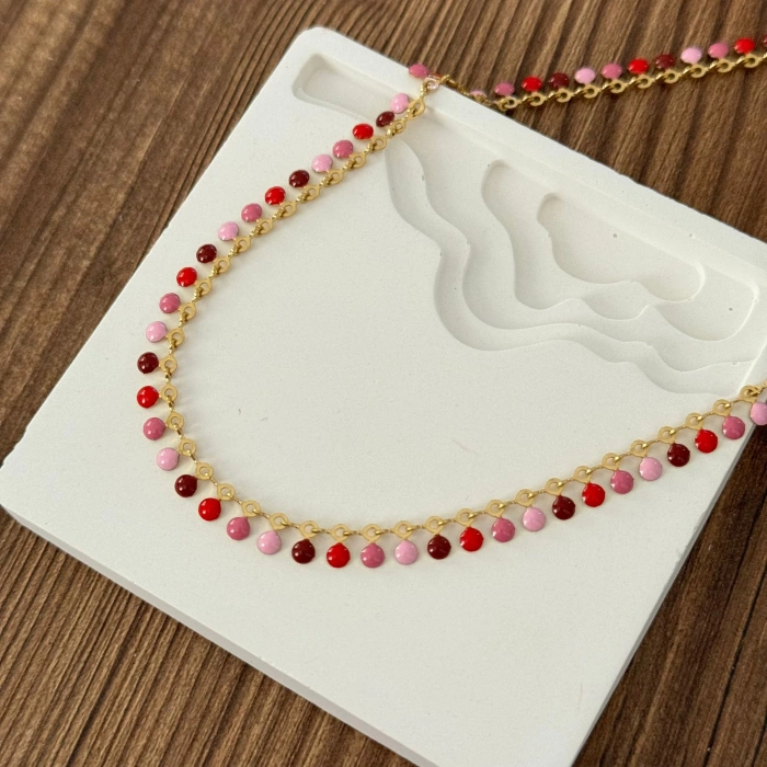 Pembe Temalı Sallantılı Taşlı Kolye