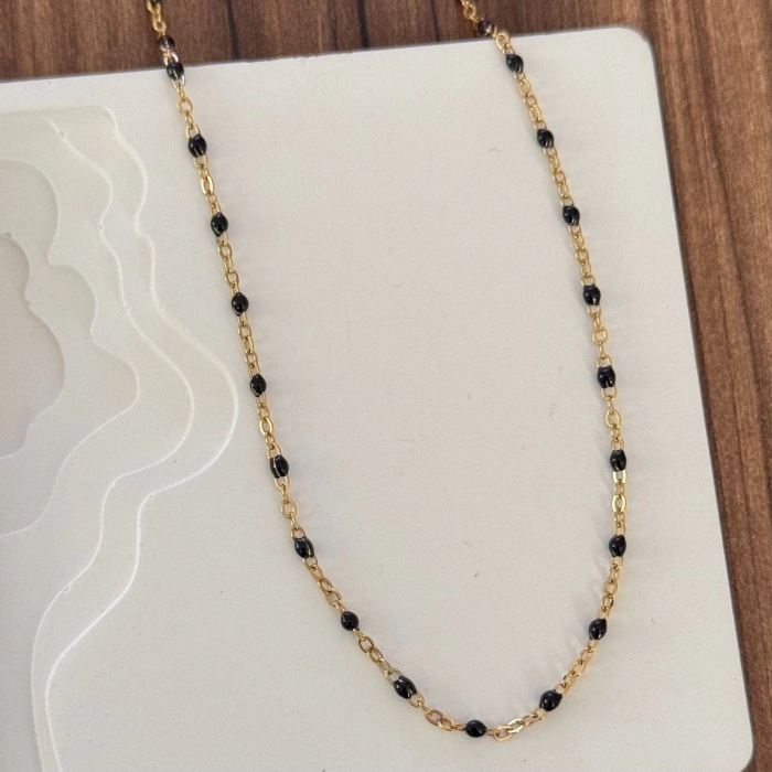 Siyah Boncuk Taşlı Kolye