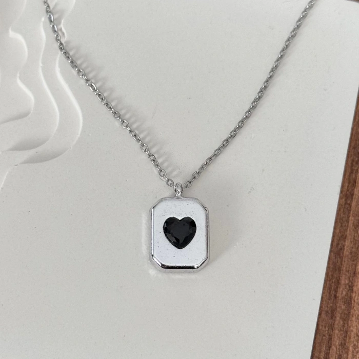 Siyah Kalp Plaka Kolye