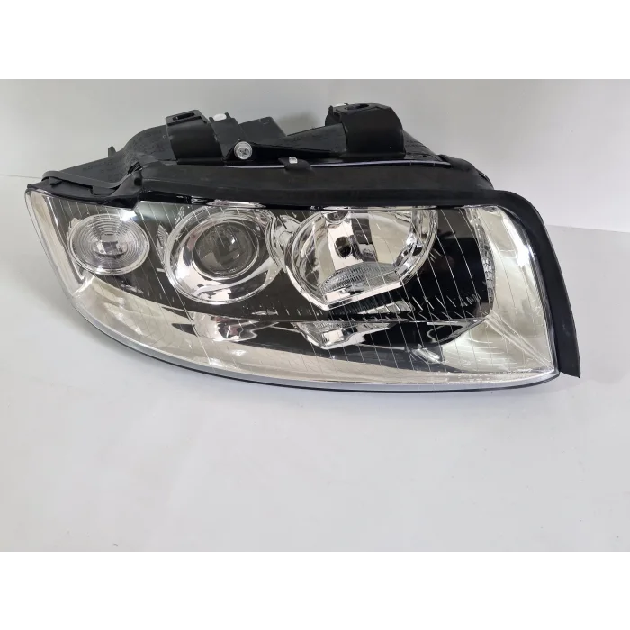 AUDİ A4 SAĞ ÖN FAR MOTORSUZ SIFIR 2001-2004
