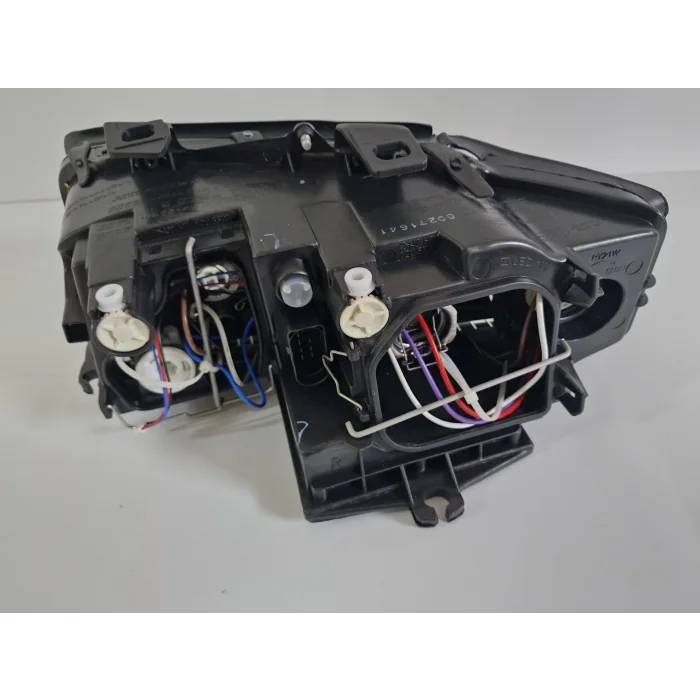 AUDİ A4 SAĞ ÖN FAR MOTORSUZ SIFIR 2001-2004