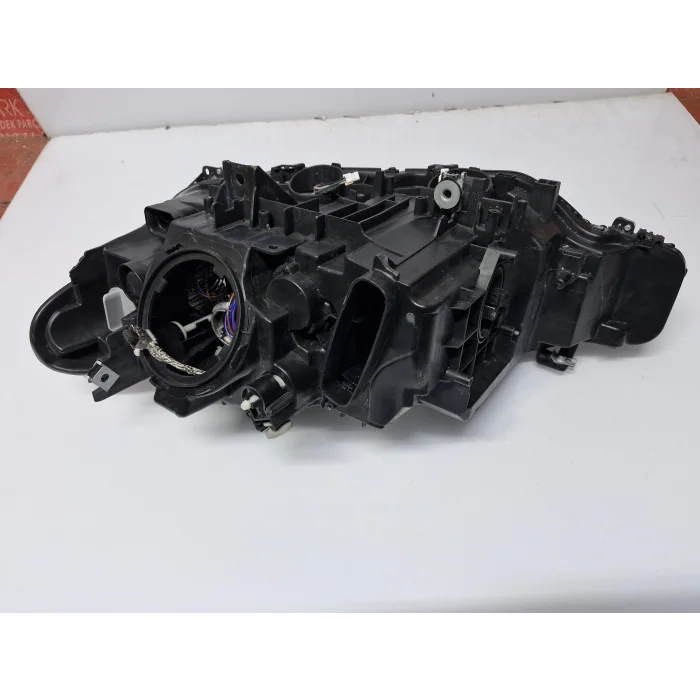 BMW 3 KASA F30 320 SAĞ ÖN FAR 2011 2012 2013