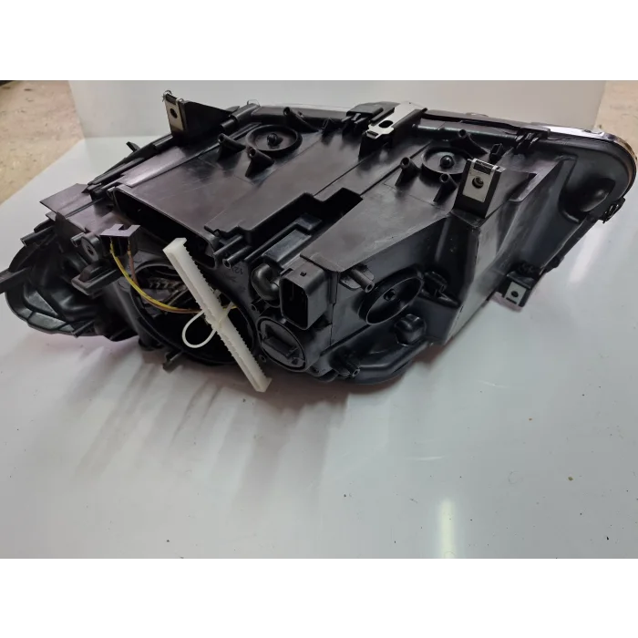BMW F10 LCI 520 SAĞ ÖN FAR TEK MERCEKLİ ZENONSUZ 2011-2014
