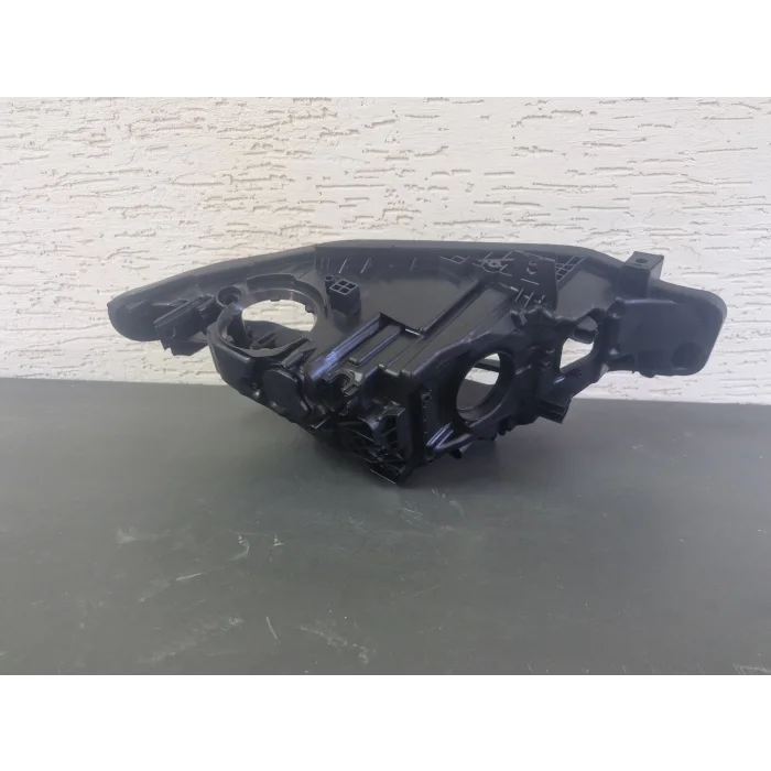 BMW F30 LCİ SOL ÖN FAR KASASI SIFIR 2014-2018