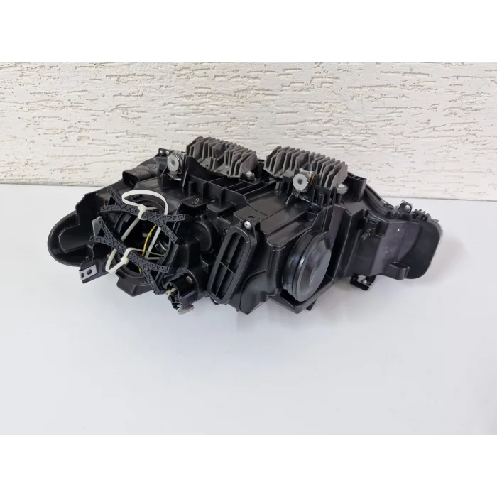 BMW F30 SAĞ ÖN FAR BEYİNLER ÜSTÜNDE TEK MERCEK SIFIR 2011-2013