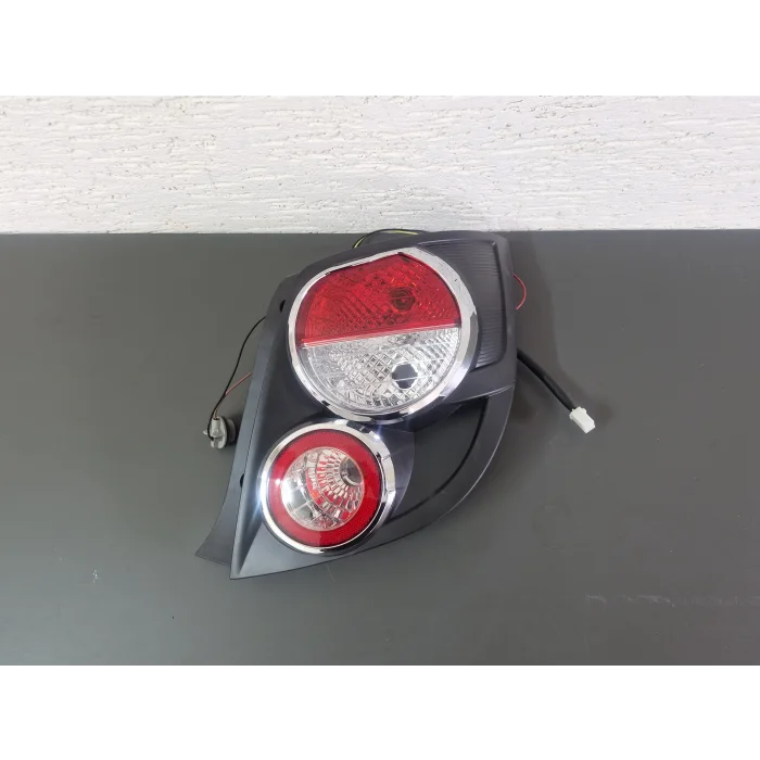 CHEVROLET AVEO HB SAĞ ARKA STOP LAMBASI KIRMIZI/BEYAZ SIFIR 2011-2014