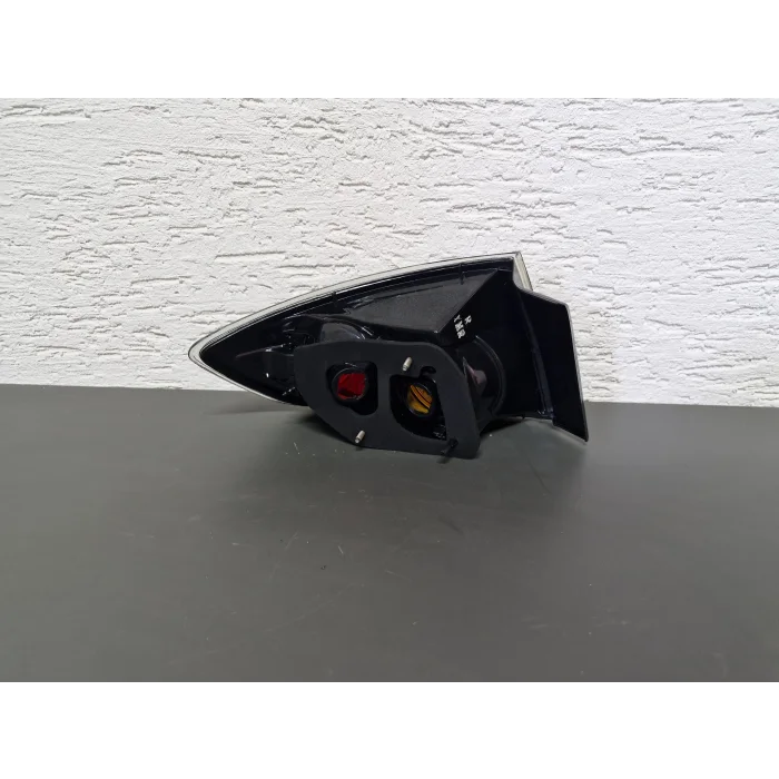 MAZDA 3 SAĞ ARKA DIŞ STOP LAMBASI SİYAH SIFIR 2004-2008