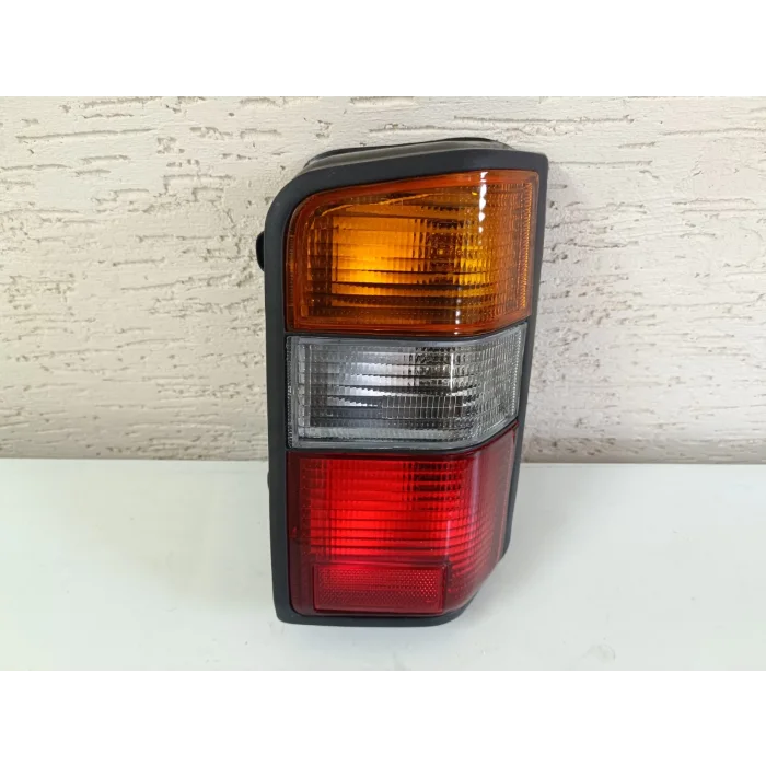 MİTSUBİSHİ L-300 SAĞ ARKA STOP LAMBASI SIFIR DUYLU 1988-2008