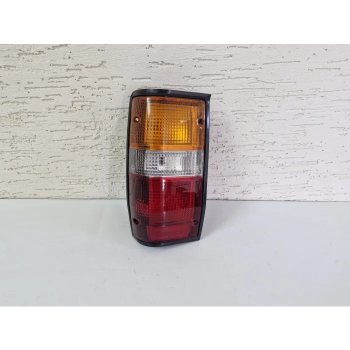 MİTSUBİSHİ L200 SOL ARKA STOP LAMBASI SIFIR 1987-1993