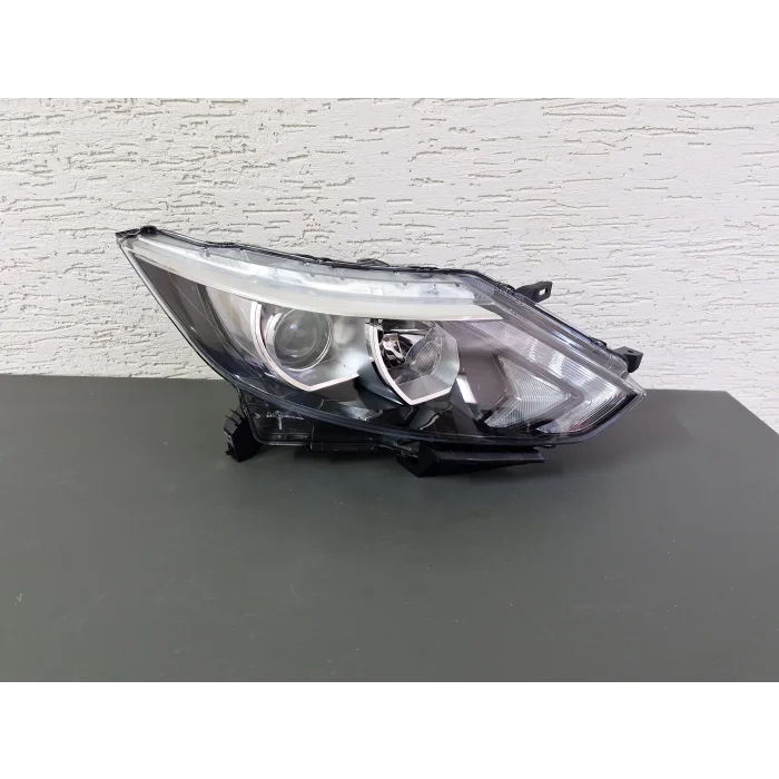 NİSSAN QASHQAİ SAĞ ÖN FAR ZENONSUZ LEDLİ MOTORLU SIFIR 2014-2017