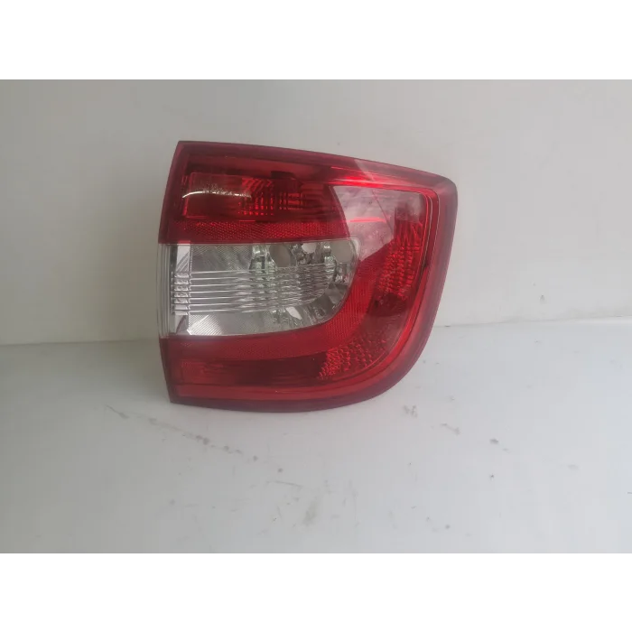 SKODA RAPİD SAĞ ARKA STOP LAMBASI ÇIKMA 2013-2016