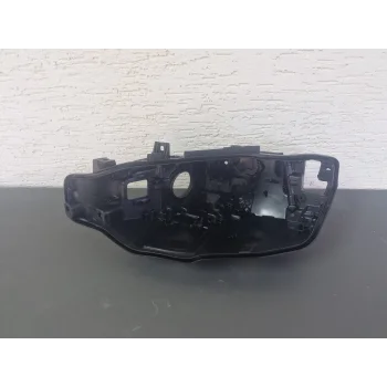BMW F30 LCİ SOL ÖN FAR KASASI SIFIR 2014-2018
