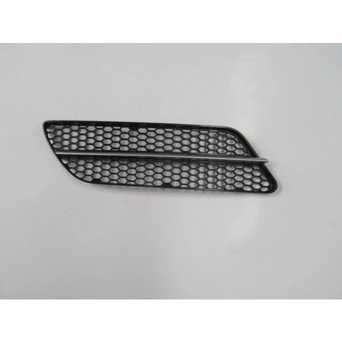 ALFA ROMEO 147- 05/09; ÖN TAMPON PANJURU SAĞ SİYAH (ÇITASI GÜMÜŞ GRİ) (TYG)