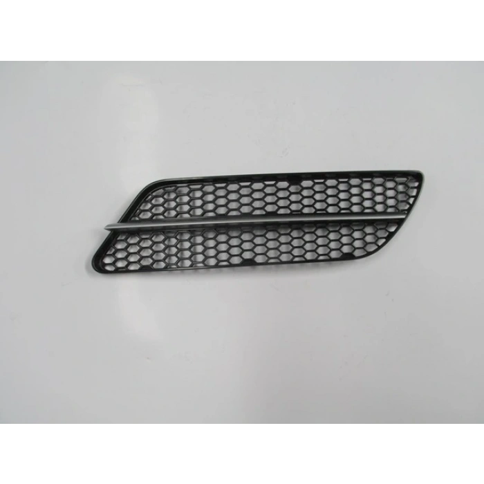 ALFA ROMEO 147- 05/09; ÖN TAMPON PANJURU SOL SİYAH (ÇITASI GÜMÜŞ GRİ) (TYG)