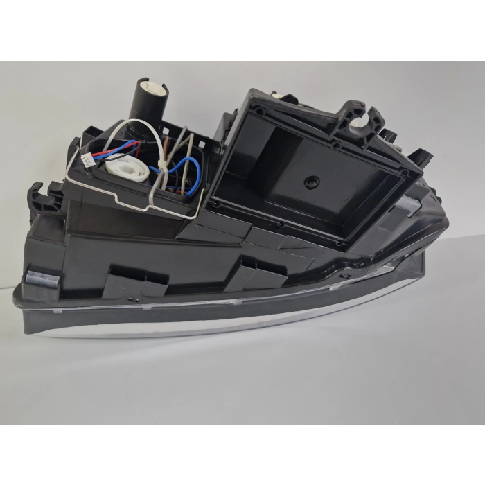 AUDİ A4 SAĞ ÖN FAR MOTORSUZ SIFIR 2001-2004