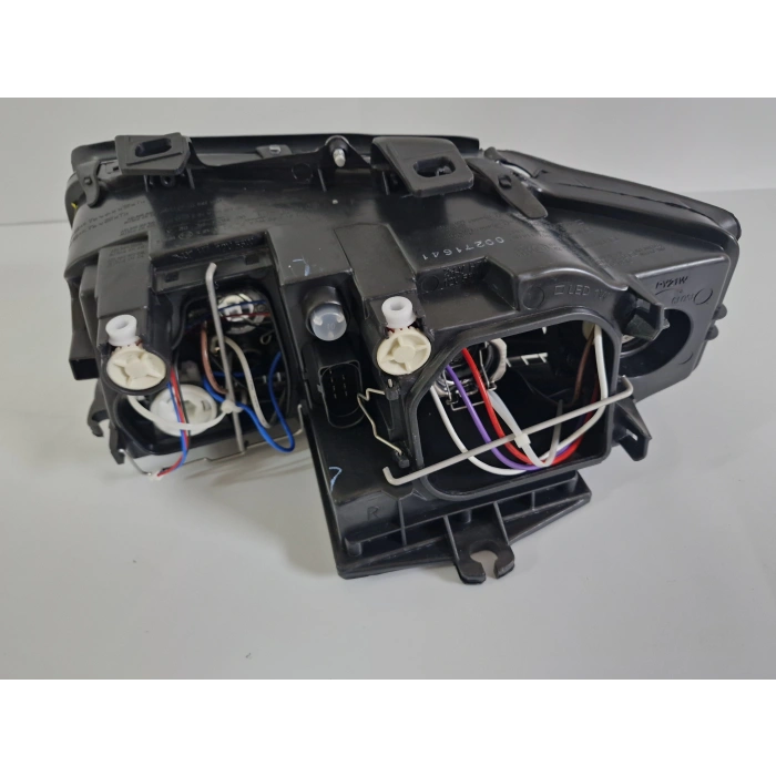 AUDİ A4 SAĞ ÖN FAR MOTORSUZ SIFIR 2001-2004