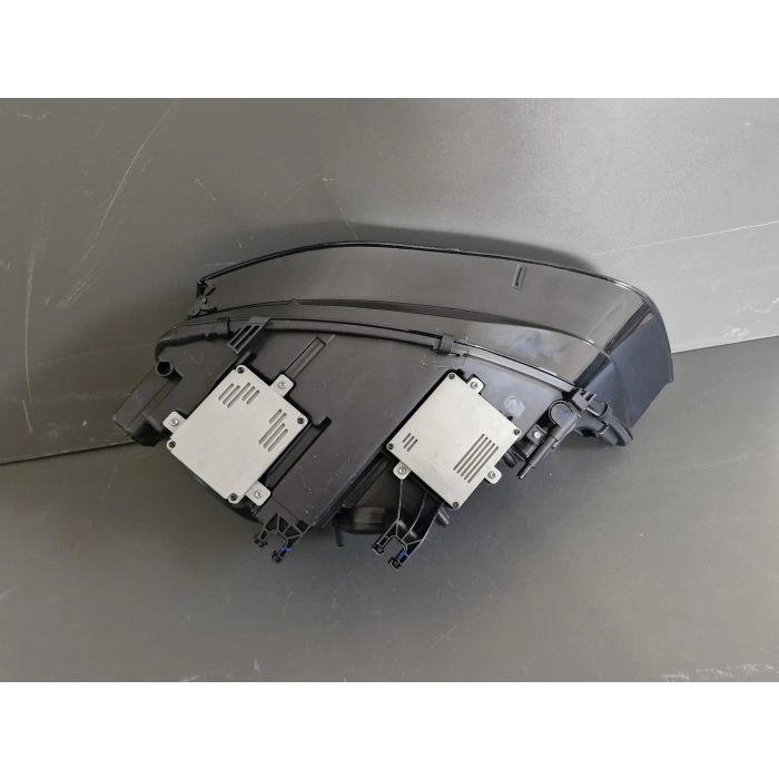 AUDİ A4 SAĞ ÖN FAR BEYİNLER ÜZERİNDE SIFIR 2013-2016