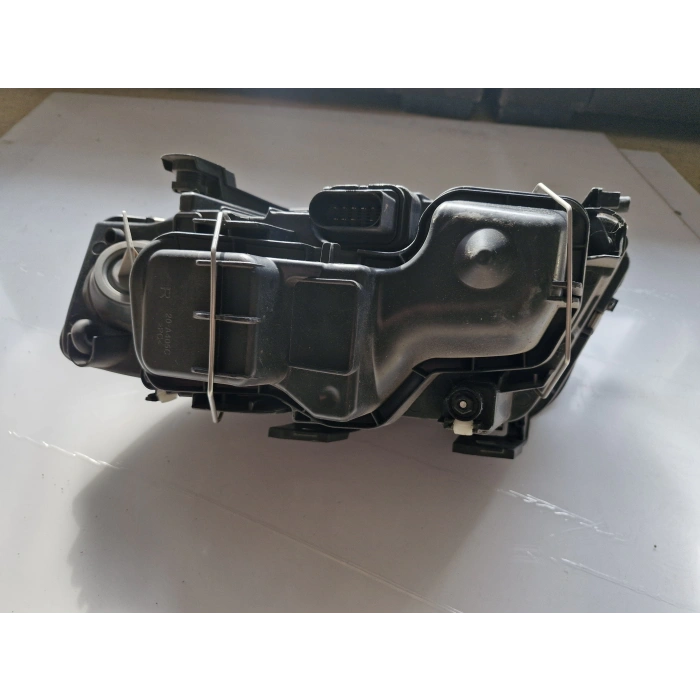 AUDİ A6 SAĞ ÖN FAR MERCEKLİ 1997-2001 SIFIR AYARINDA