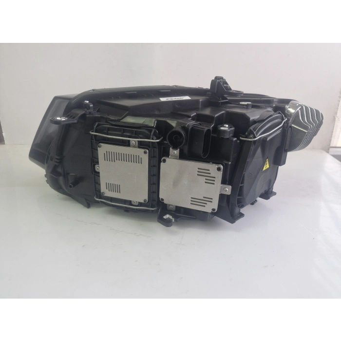 AUDİ Q5 SAĞ ÖN FAR DOLU BEYİNLER ÜZERİNDE SIFIR 2012-2017