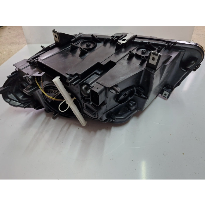 BMW F10 LCI 520 SAĞ ÖN FAR TEK MERCEKLİ ZENONSUZ 2011-2014