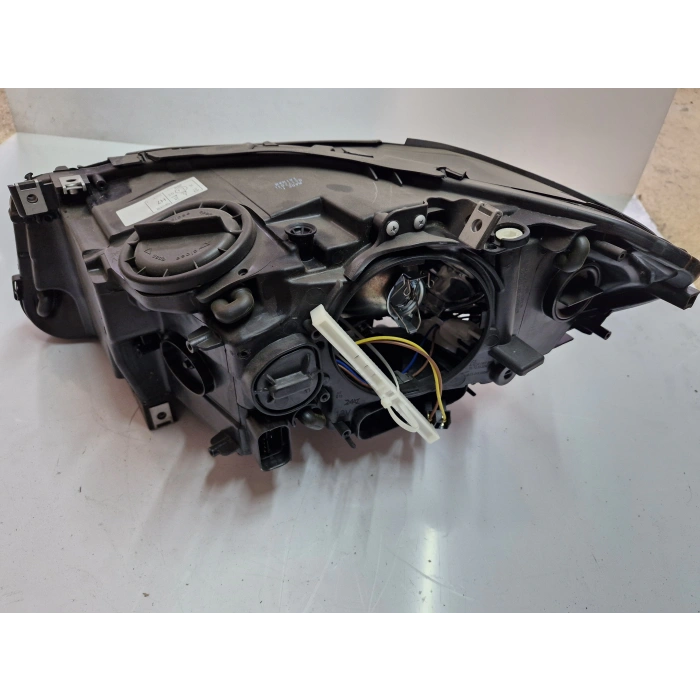 BMW F10 LCI 520 SAĞ ÖN FAR TEK MERCEKLİ ZENONSUZ 2011-2014
