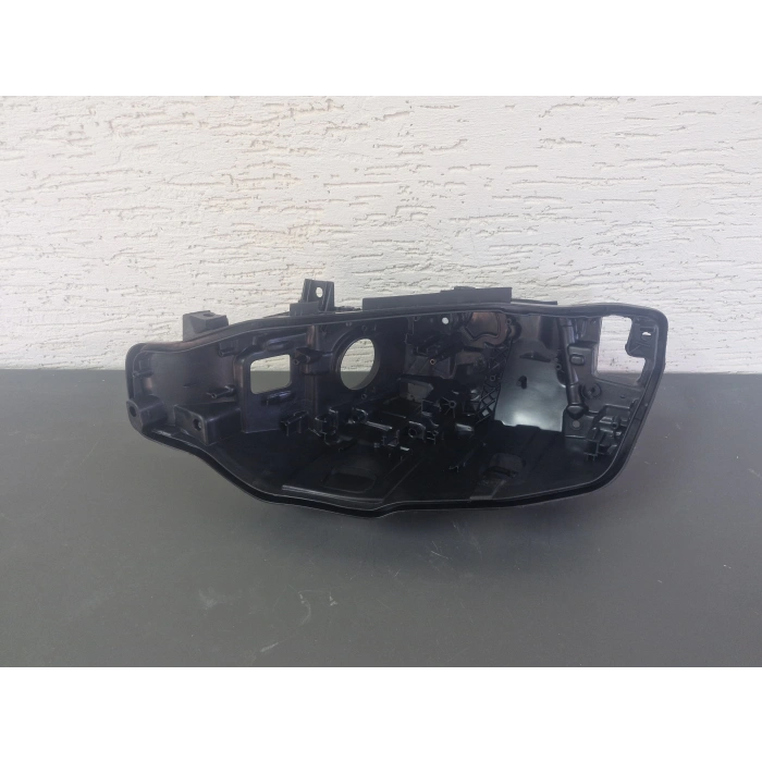 BMW F30 LCİ SOL ÖN FAR KASASI SIFIR 2014-2018