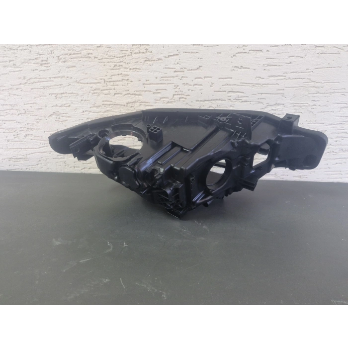 BMW F30 LCİ SOL ÖN FAR KASASI SIFIR 2014-2018