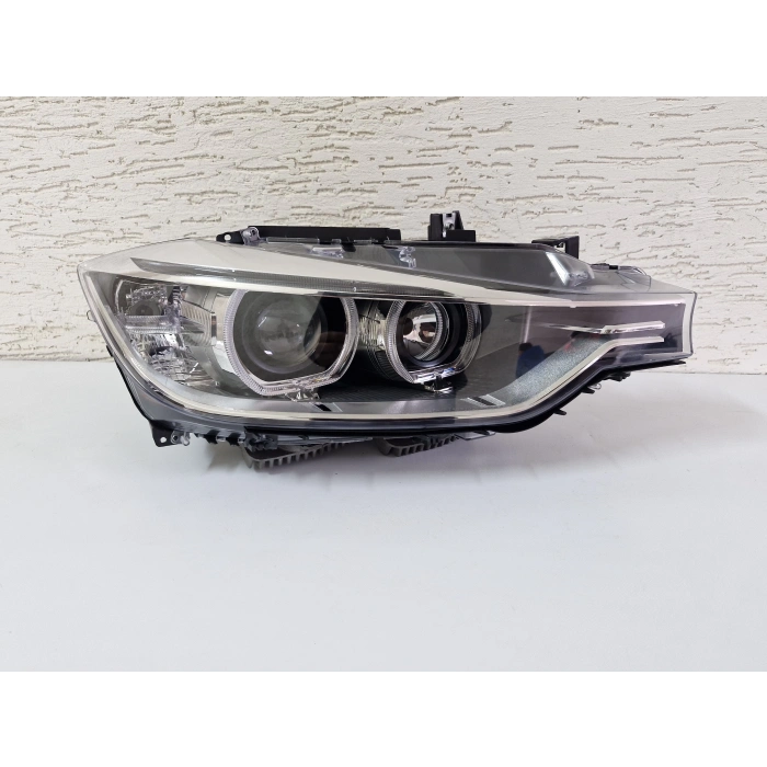 BMW F30 SAĞ ÖN FAR BEYİNLER ÜSTÜNDE TEK MERCEK SIFIR 2011-2013