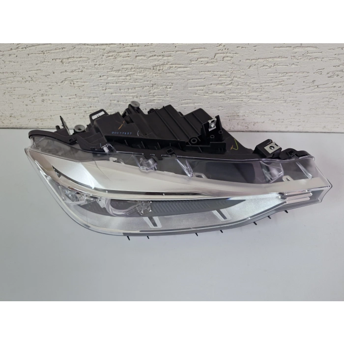 BMW F30 SAĞ ÖN FAR BEYİNLER ÜSTÜNDE TEK MERCEK SIFIR 2011-2013