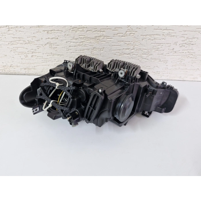 BMW F30 SAĞ ÖN FAR BEYİNLER ÜSTÜNDE TEK MERCEK SIFIR 2011-2013