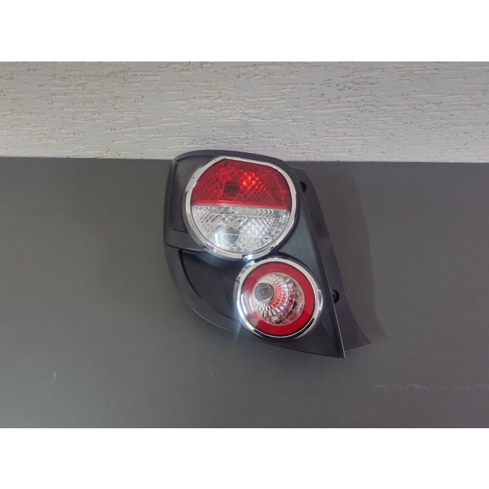 CHEVROLET AVEO HB SOL ARKA STOP LAMBASI KIRMIZI/BEYAZ SIFIR 2011-2014