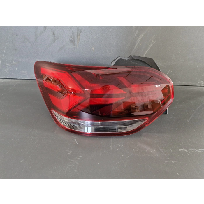 DACİA SANDERO SOL ARKA STOP LAMBASI DUYSUZ SIFIR 2021-2024