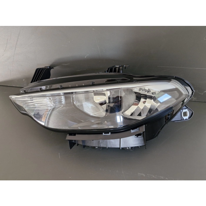 FİAT EGEA SOL ÖN FAR MOTORLU SİYAH ZEMİN SIFIR 2015-2020